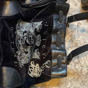 Black juicy cloture bag